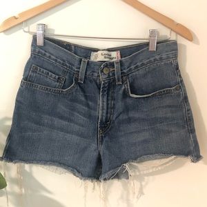 VTG Levi’s cutoffs 569 high waisted women vintage distressed size 27